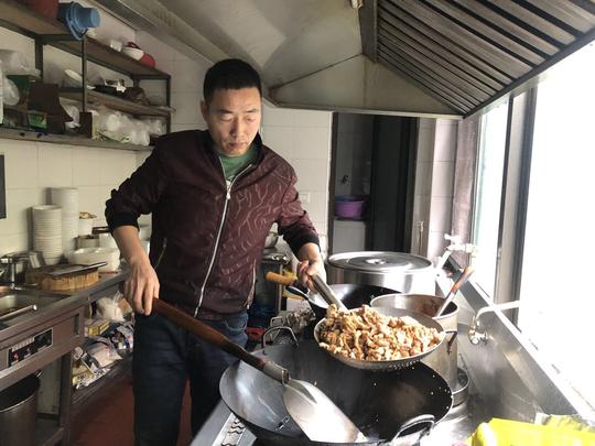 菜饭小店背后的人物观：做一个大写的“人”，当兵和创业一样适用