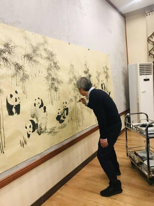 方寸之地尽显天地之宽艺术家左宇龙为“三九大”点赞