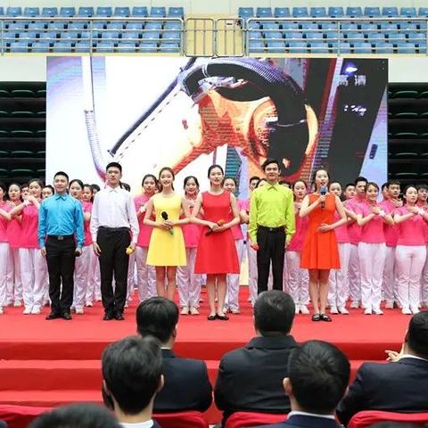 一箱哈尔滨杯多少瓶？