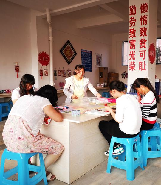 在家门口脱贫致富——“90后”农家女的返乡创业路