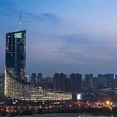 济南和徐州都是发展比较快的城市，你认为未来谁的发展前景更好？