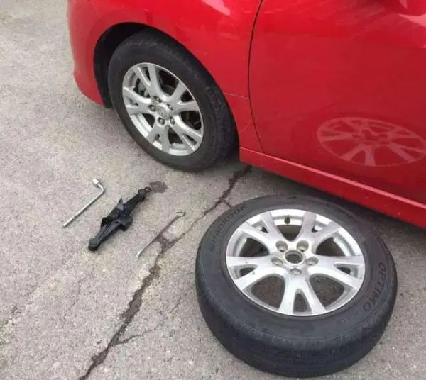 轮胎漏气的标志是什么