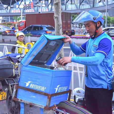 济南德乐堡汉堡在什么地方？