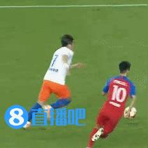 足球怎么踢出横梁球