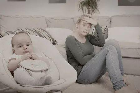 坠楼女生母亲称其患有抑郁症是怎么回事