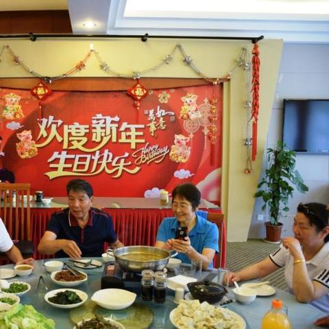 足球运动员被徐根宝踢屁股的长尾关键词有什么