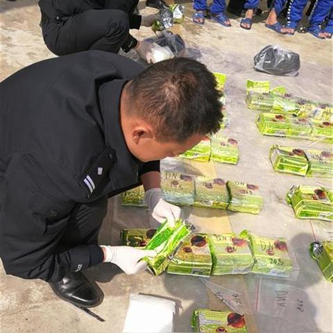 武汉警方开展禁毒主题宣传，市民体验禁毒VR后惊叹：原来毒品这么可怕, 你怎么看？