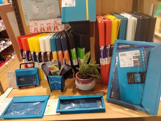 售价1万5的钢笔长啥样？来“上海最贵文具店”开启洗眼之旅