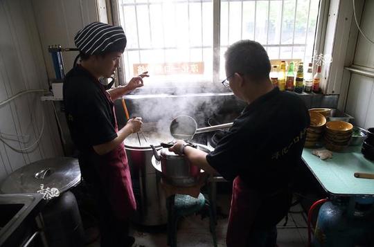 5个聋哑人的创业：“无声”兄弟档饸饹馆