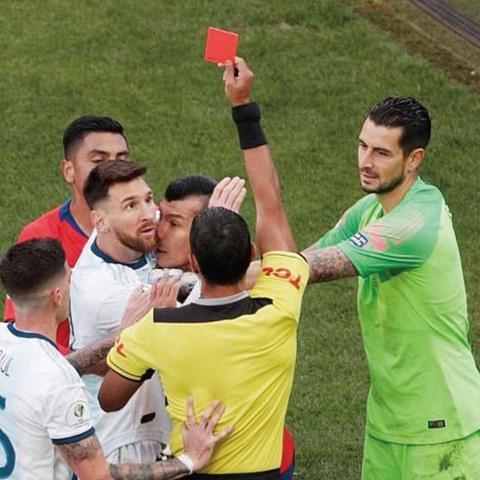 南美足球比赛红牌多的长尾关键词有什么