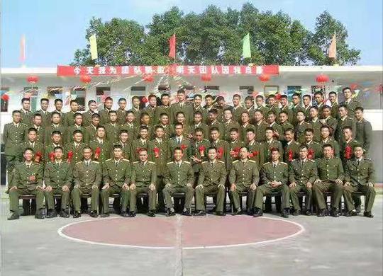 4个创业成功的退伍老兵，都曾摆过地摊