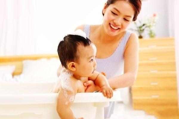 宝宝洗澡水用清水洗好吗 宝宝洗澡水用清水洗好吗