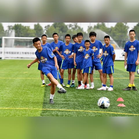 踢足球的人怎么上初中