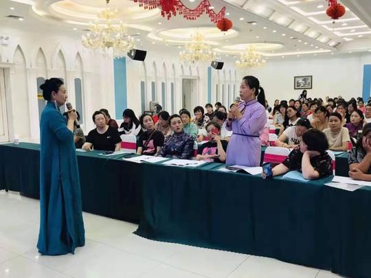 内蒙古自治区妇联“民族手工艺理念提升培训”在巴彦淖尔市乌拉特中旗开班啦！