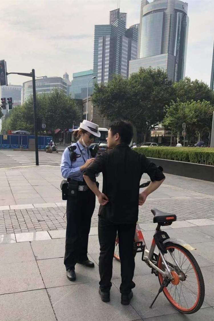 行人指示标志牌安全通道指示牌的绿是什么色号