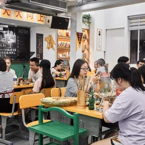 成都到南宁汽车要多久？