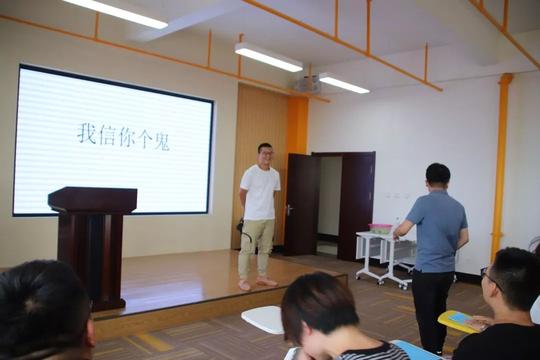 梅河口市招募的电子商务创业实践大学生工作者开始培训！