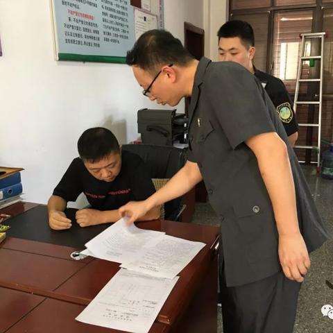 武汉的那个县离河南省的那个县最近？