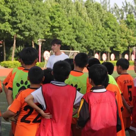 名字带吕的足球运动员的长尾关键词有什么