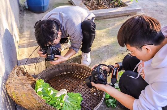 长沙理工大学大学生组团卖菜助力农民增收