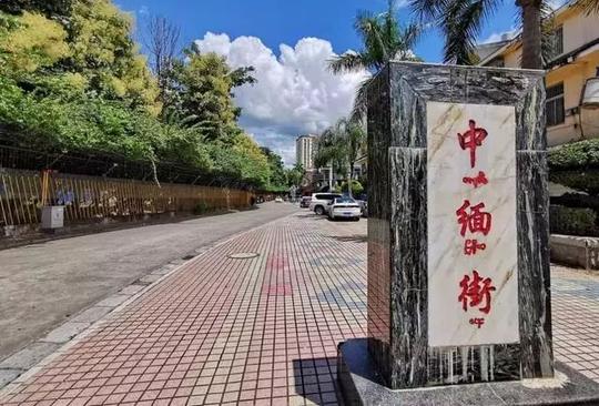 自驾云南：瑞丽姐告口岸打卡一游，珠宝城领教会做生意的缅甸人