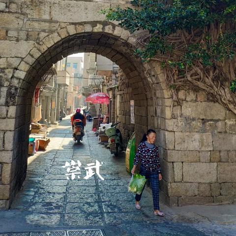 福建泉州一女子菜市场内被砍中20多刀，监控画面触目惊心, 你怎么看？