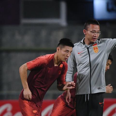 正常训练足球多少个