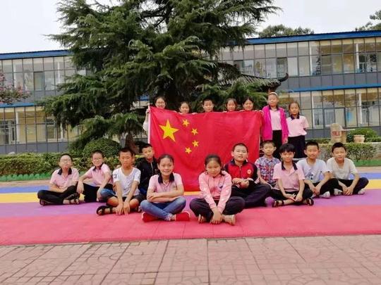 【聚焦基层】五星红旗飘起来，“中国红”成为这里一道亮丽的风景线！