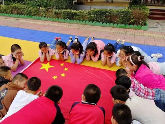 【聚焦基层】五星红旗飘起来，“中国红”成为这里一道亮丽的风景线！