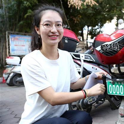 足球世界怎么换首发号牌