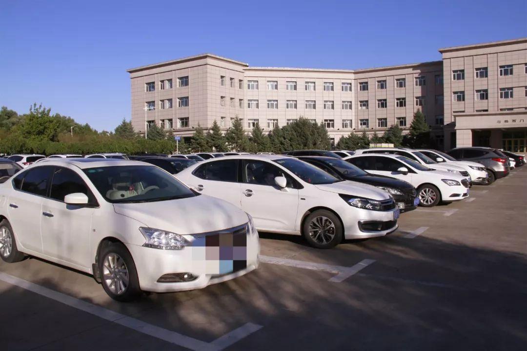 小区违章停车的处罚标准有什么 在小区门口没有划线的路上停车算是违章停车吗