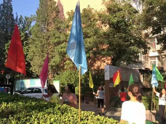 【美丽八角】五星红旗迎风飘喜迎国庆氛围浓