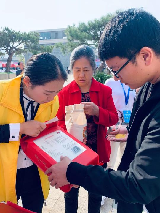 共青团延安市委参展2019年全国农产品产销对接扶贫会（延安）活动