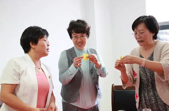 临沂市妇联开展“巾帼颂党恩、巧手迎国庆”主题党日活动