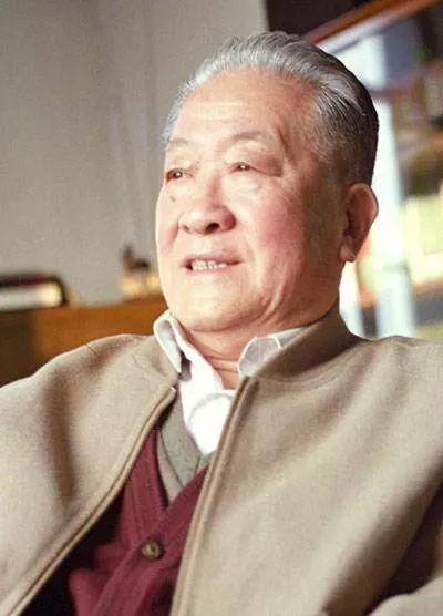 何其芳简介何其芳写人的句子
