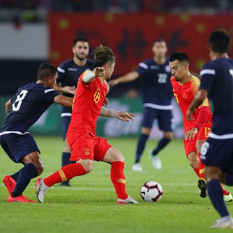 足球怎么进比赛队