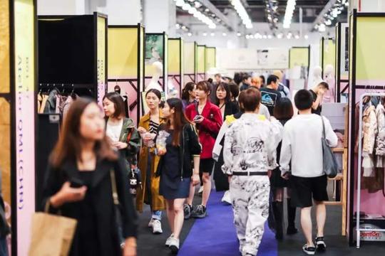 除了秀场，上海时装周上也正让好“创意”变成大“生意”