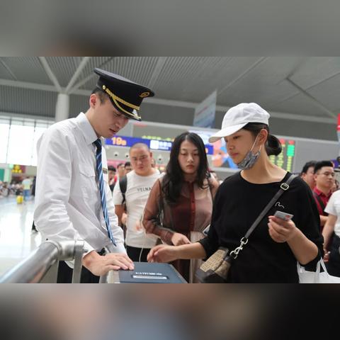 武汉站候车厅的相关长尾关键词有哪些