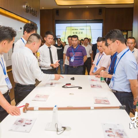 福建紧挨哪个城市