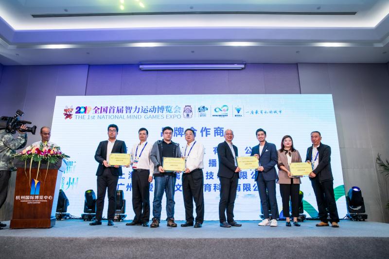 【31省区市新增确诊57例
 /31省区市新增确诊57例:本土15例】