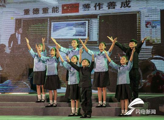 首届“正义之城·复兴之路”见义勇为慈善晚会在台儿庄古城举办