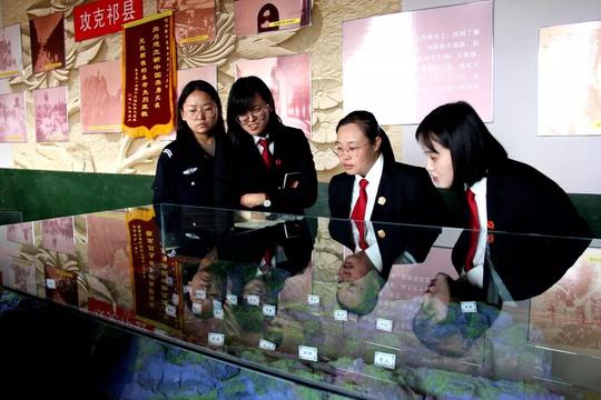 传承中砥砺责任担当，奋斗中坚守初心使命——祁县人民法院开展“不忘初心、牢记使命”主题教育之革命传统教育活动