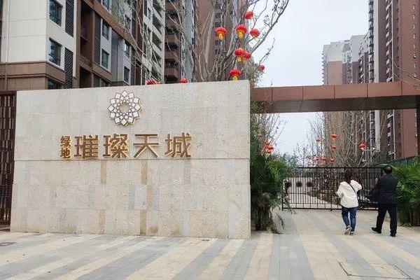 装修工程延期怎么算违约金?装修延期赔偿标准是怎样的?