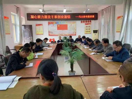 兴平市教育局领导班子成员深入基层学校讲党课