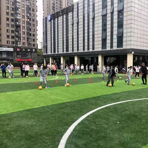 全国足球学校多少人