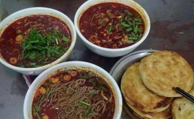 渭南西有什么美食（西安哪家的粉汤羊血最地道）