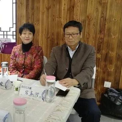 济南市的中心地理位置是哪里