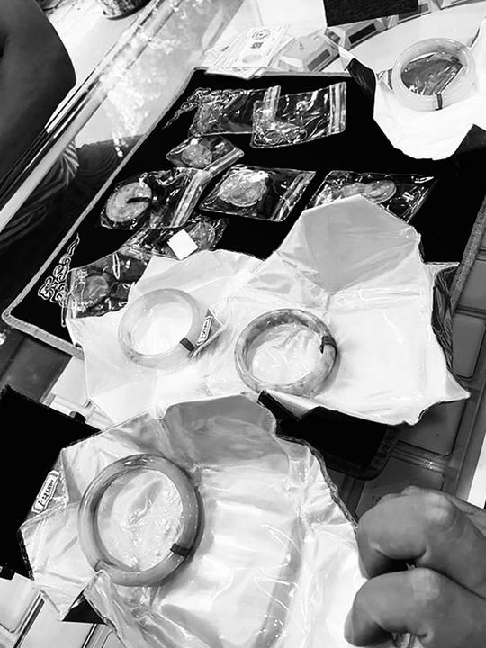 帮忙卖翡翠帮忙找工作一起投资赚钱“女强人”骗走小区业主60余万