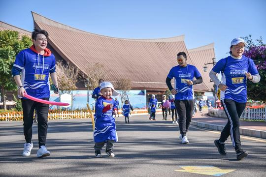 2019七彩云南·秘境百马欢乐亲子跑：大手牵小手，奔跑吧大家一起向前