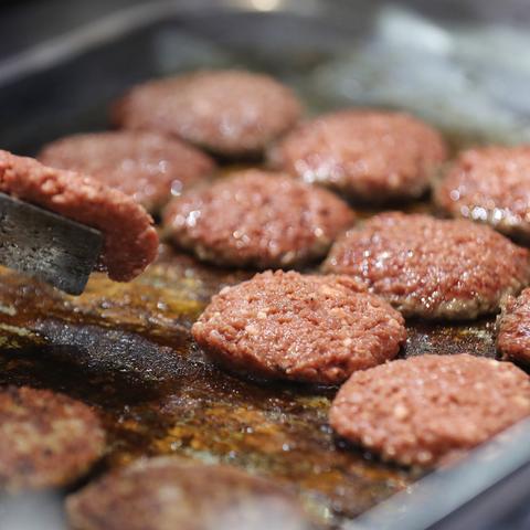 Beyond Meat盘中异动 急速拉升5.02%